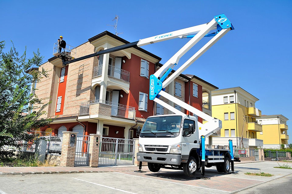 Noleggio piattaforma aerea autocarrata Napoli