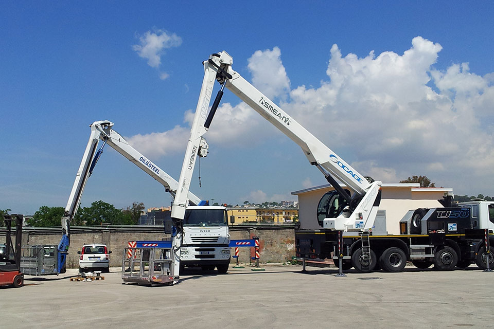 Noleggio piattaforma aerea autocarrata Napoli
