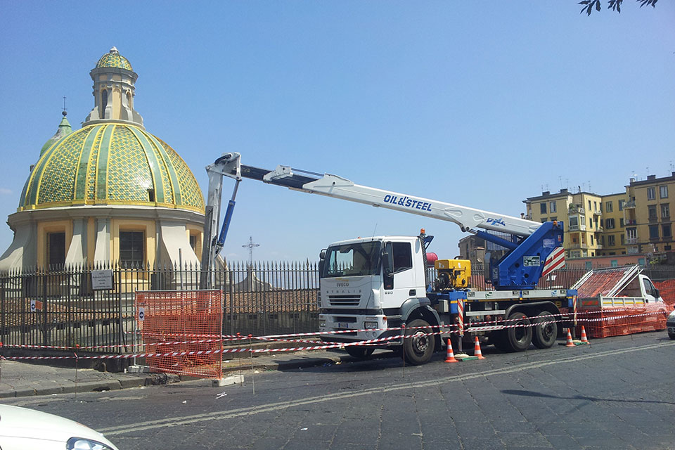 Noleggio piattaforma aerea autocarrata Napoli