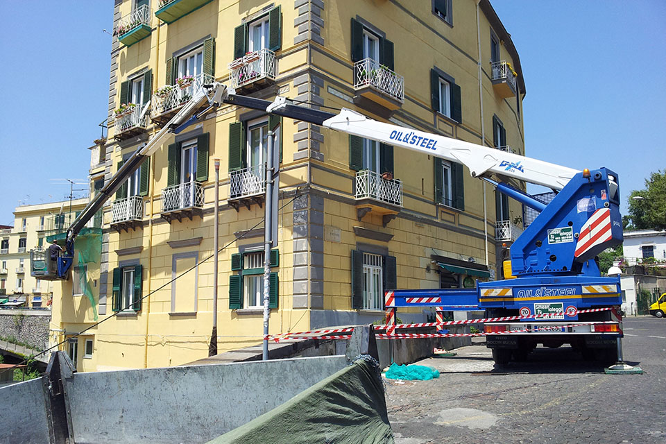 Noleggio piattaforma aerea autocarrata Napoli