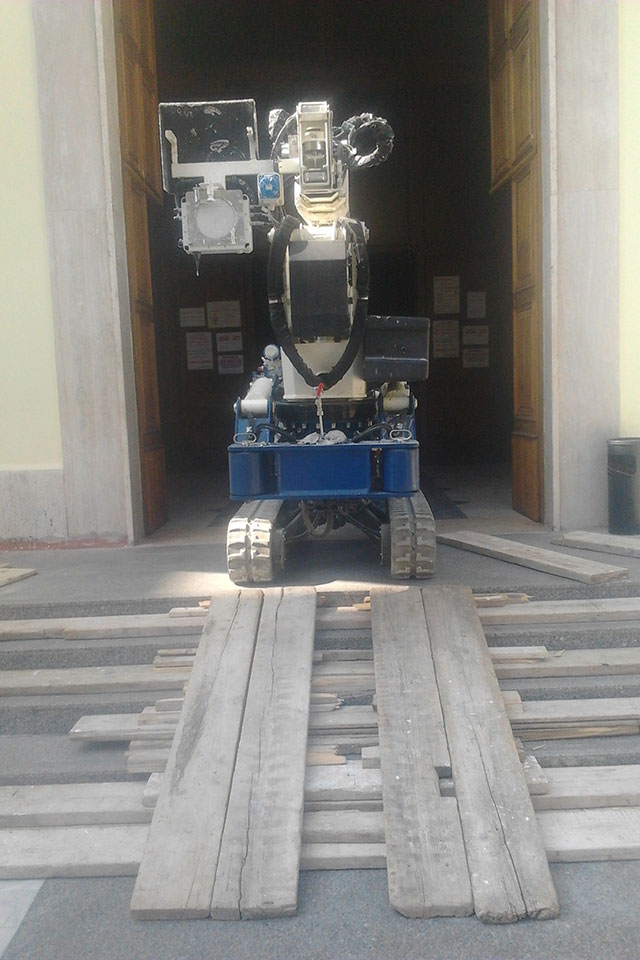 Noleggio piattaforma telescopica a ragno Napoli