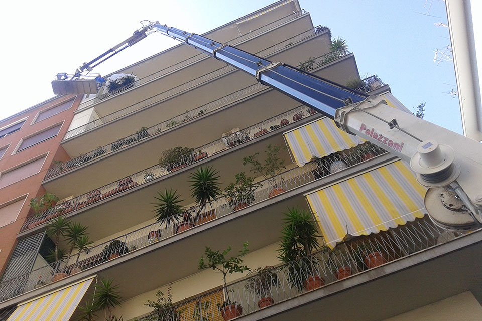 Noleggio piattaforma telescopica a ragno Napoli