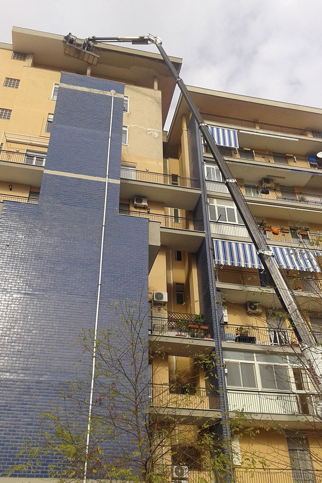 Noleggio piattaforma telescopica a ragno Napoli