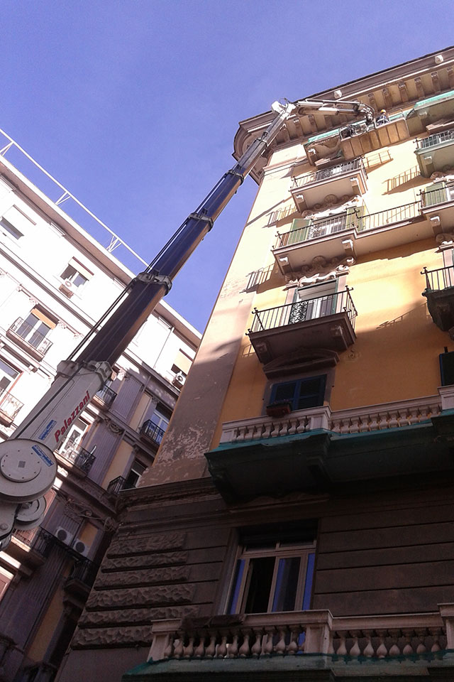 Noleggio piattaforma telescopica a ragno Napoli