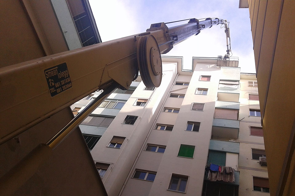 Noleggio piattaforma telescopica a ragno Napoli