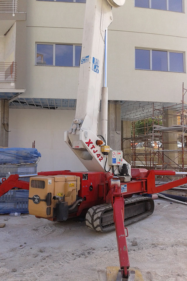 Noleggio piattaforma telescopica a ragno Napoli