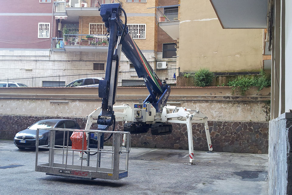 Noleggio piattaforma telescopica a ragno Napoli