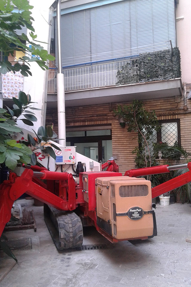 Noleggio piattaforma telescopica a ragno Napoli