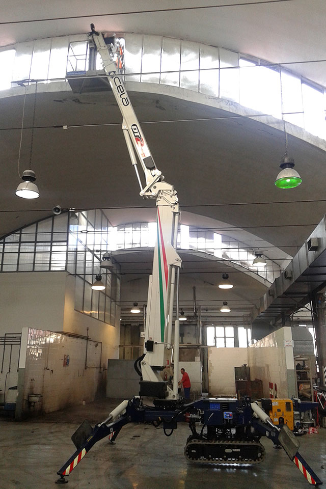 Noleggio piattaforma telescopica a ragno Napoli