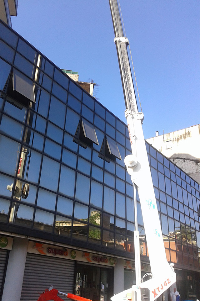 Noleggio piattaforma telescopica a ragno Napoli