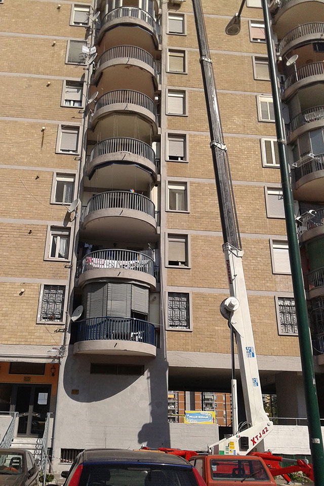 Noleggio piattaforma telescopica a ragno Napoli