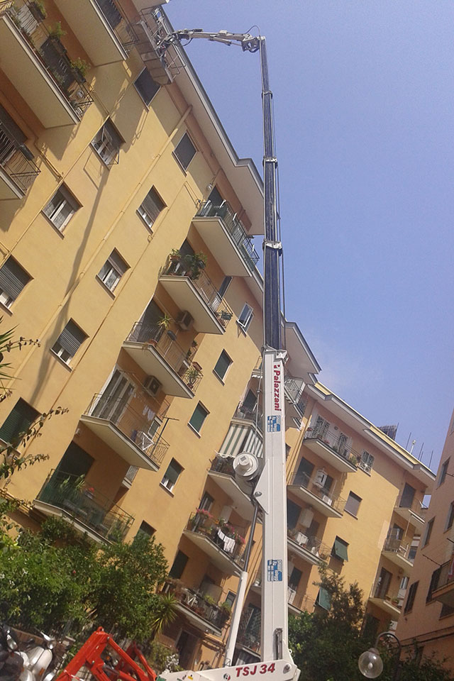 Noleggio piattaforma telescopica a ragno Napoli